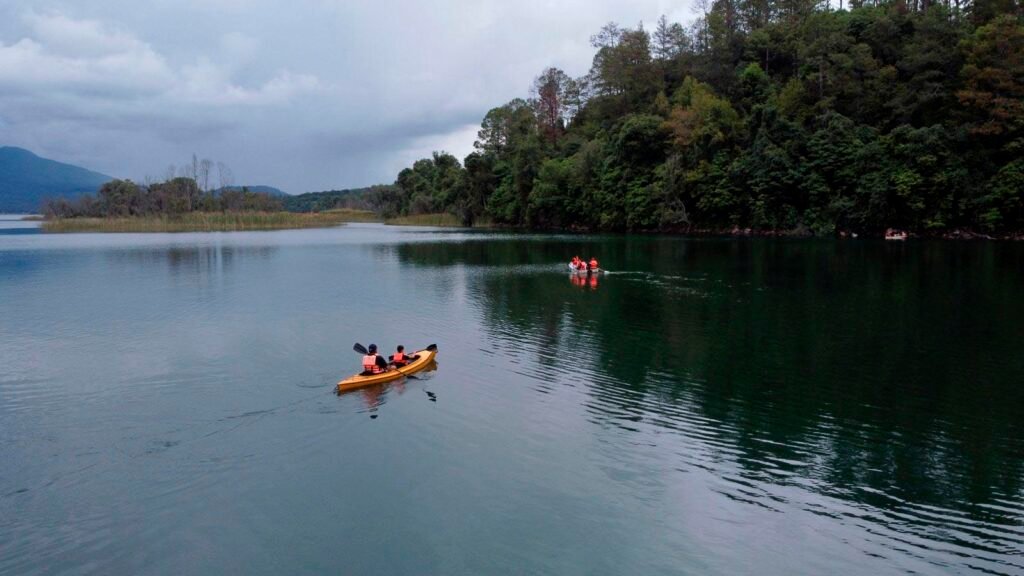 Disfruta del Kayak en el lago