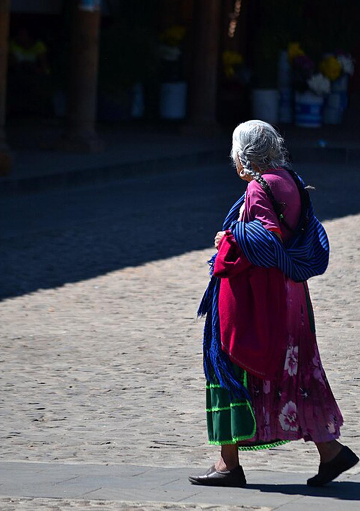 Mujer purépecha en una comunidad de Michoacán